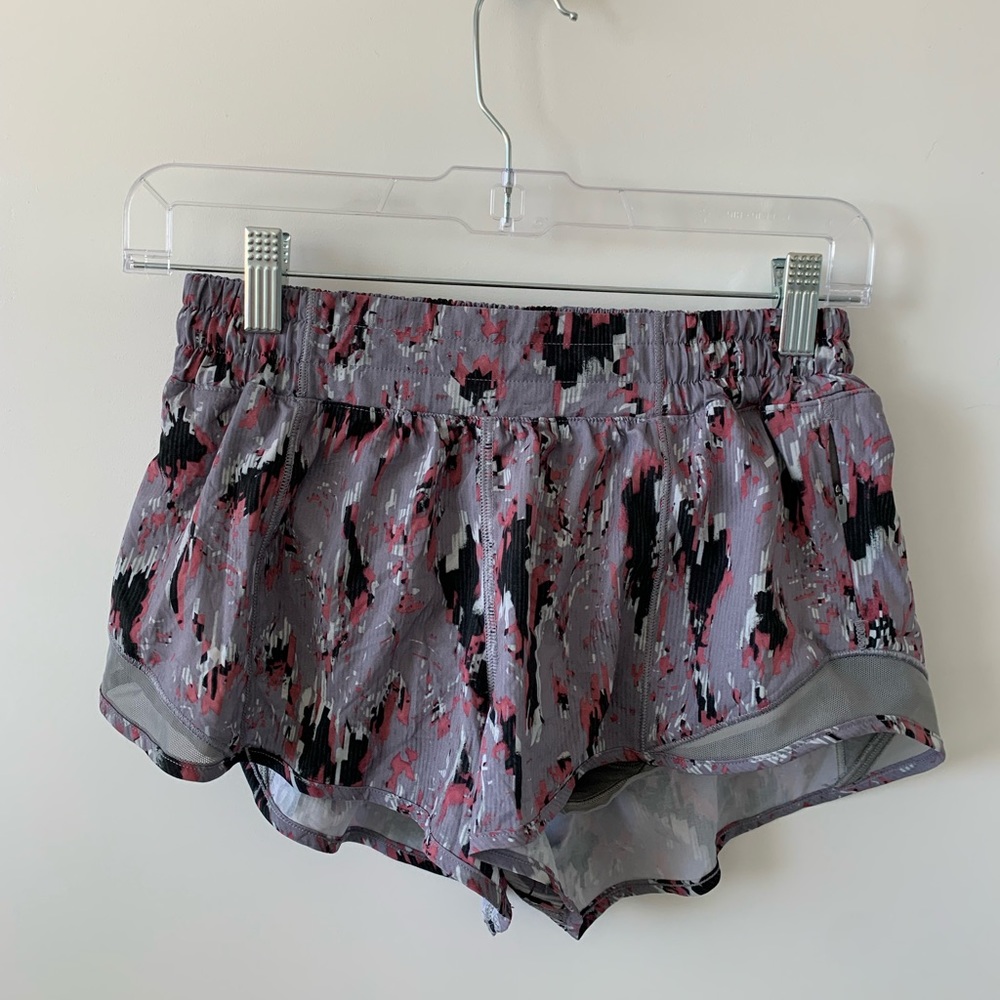 Lululemon Hotty Hot 2.5” shorts